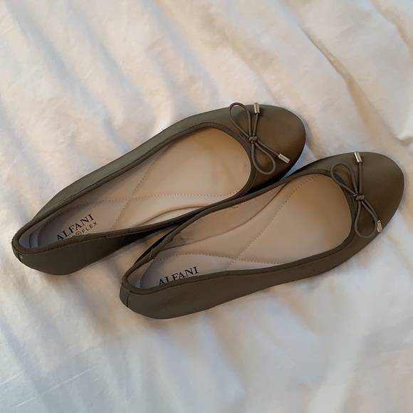 ALFANI Flats - Picture 3 of 4